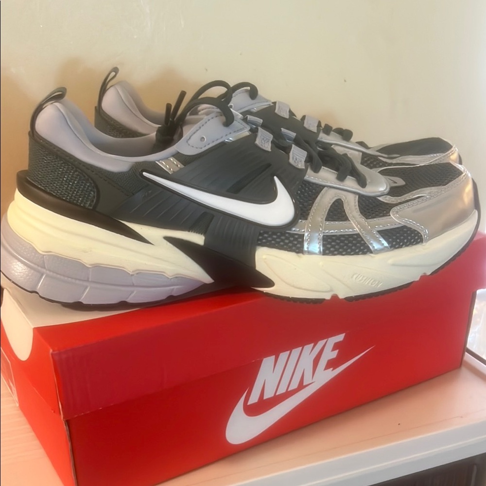 Nike Mens running shoes size 10 - Picture 3 of 5